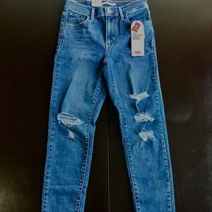 NWT Levi high rise super skinny jean